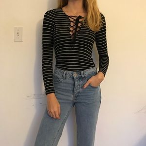 URBAN OUTFITTERS black and white stripped t-shirt